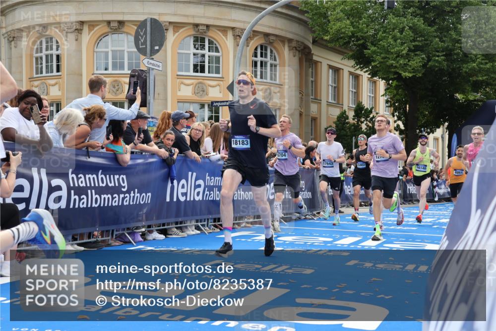 29.06.2025 - hella hamburg halbmarathon Strokosch-Dieckow http://msf.ph/oto/8235387 29.06.2025 10:34:56 Ziel 4477, 6704, 7466, 7972, 8864, 8901, 12044, 12204, 12751, 14952, 15391, 15902, 16140, 16177, 16712, 17643, 18183, 18220, 18419, 18837 meine-sportfotos.de