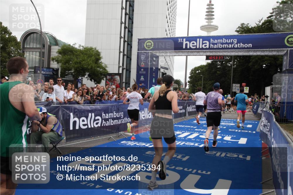 29.06.2025 - hella hamburg halbmarathon Michael Strokosch http://msf.ph/oto/8235394 29.06.2025 10:53:35 Ziel 1030, 1061, 1098, 1499, 1783, 2070, 3399, 5866, 6628, 6629, 11068, 12909, 13912, 15113, 15497, 17710, 18450, 18612 meine-sportfotos.de