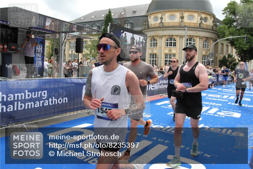 29.06.2025 - hella hamburg halbmarathon Michael Strokosch http://msf.ph/oto/8235397 29.06.2025 10:47:42 Ziel 1320, 1696, 2284, 2708, 5889, 6009, 7962, 8927, 10969, 10988, 11283, 13948, 14618, 14619, 15451, 15478, 16205, 18104, 18970, 19181 meine-sportfotos.de