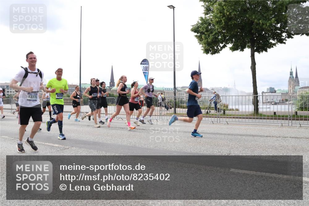 29.06.2025 - hella hamburg halbmarathon Lena Gebhardt http://msf.ph/oto/8235402 29.06.2025 10:33:39 Lombardsbrücke 1189, 1275, 1417, 1764, 1896, 1995, 2038, 2054, 2085, 2342, 2482, 2776, 2838, 3170, 3264, 3340, 3341, 3345, 3560, 3812, 4164, 4361, 4433, 4445, 4449, 4479, 4696, 4942, 5075, 5096, 5141, 5557, 5566, 5569, 5691, 5821, 5822, 5887, 6109, 6364, 6515, 6516, 6773, 6854, 6956, 6999, 7027, 7565, 7653, 7705, 8021, 8157, 8202, 8282, 8375, 8377, 8383, 8401, 8595, 8891, 9094, 9234, 9258, 9289, 9438, 9591, 9592, 9750, 9780, 9799, 9875, 9995, 10007, 10071, 10561, 11713, 11811, 11826 meine-sportfotos.de