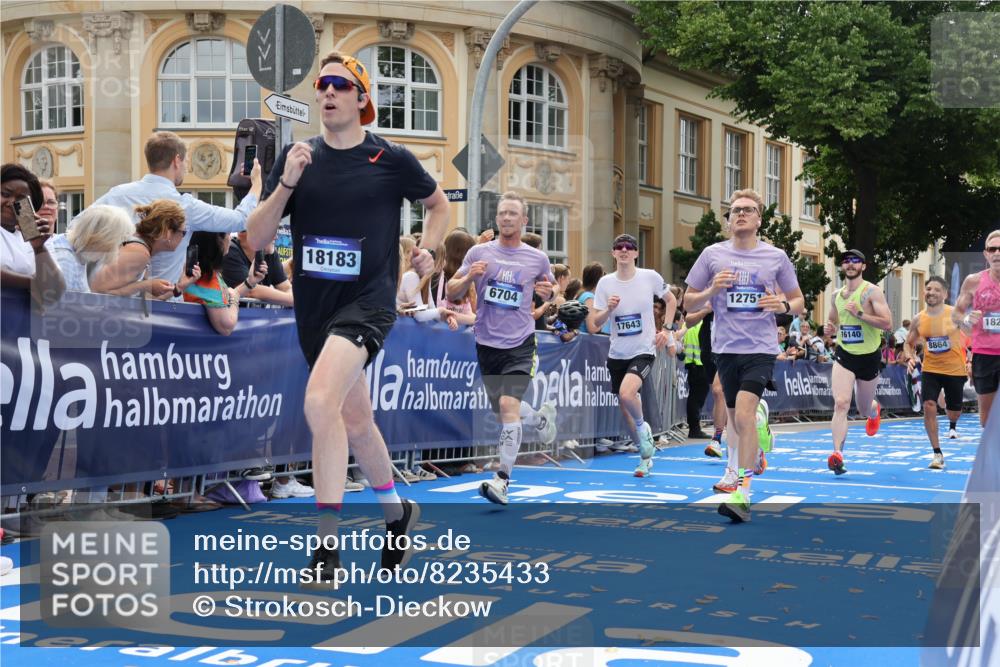 29.06.2025 - hella hamburg halbmarathon Strokosch-Dieckow http://msf.ph/oto/8235433 29.06.2025 10:34:57 Ziel 4477, 6704, 7466, 7972, 8864, 8901, 12044, 12204, 12751, 14952, 15391, 15902, 16140, 16177, 16712, 16963, 17643, 18183, 18220, 18419, 18837 meine-sportfotos.de