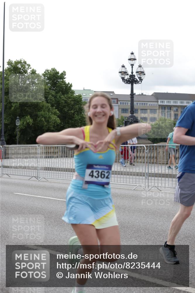 29.06.2025 - hella hamburg halbmarathon Jannik Wohlers http://msf.ph/oto/8235444 29.06.2025 10:28:38 Lombardsbrücke 1869, 2688, 3717, 4161, 4362, 4834, 4982, 5167, 6345, 7169, 8048, 12099, 12404, 12442, 14205, 15143, 15452, 15453, 15952, 15955 meine-sportfotos.de