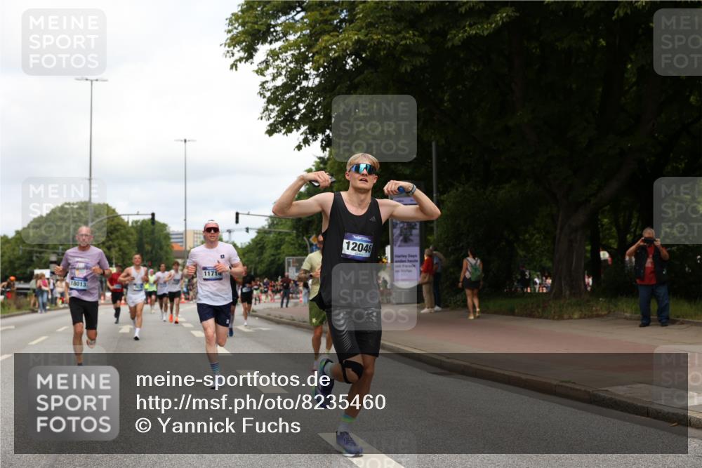 29.06.2025 - hella hamburg halbmarathon Yannick Fuchs http://msf.ph/oto/8235460 29.06.2025 10:34:29 20KM 1358, 1975, 2573, 2972, 3547, 3626, 4381, 4398, 4766, 4888, 5752, 6149, 6152, 7495, 7622, 8346, 8467, 8574, 8933, 9116, 9540, 11284, 11714, 11806, 12046, 12091, 12372, 13190, 14077, 14699, 15421, 15435, 15813, 15828, 16580, 17425, 17792, 17916, 17973, 18013, 18154 meine-sportfotos.de