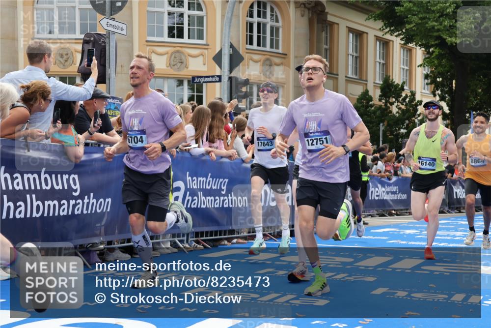 29.06.2025 - hella hamburg halbmarathon Strokosch-Dieckow http://msf.ph/oto/8235473 29.06.2025 10:34:57 Ziel 4477, 6704, 7466, 7972, 8864, 8901, 12044, 12204, 12751, 14952, 15391, 15902, 16140, 16177, 16712, 16963, 17643, 18183, 18220, 18419, 18837 meine-sportfotos.de