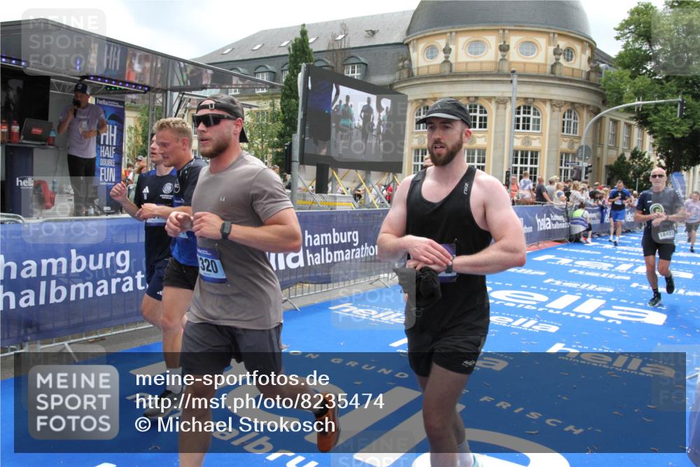 29.06.2025 - hella hamburg halbmarathon Michael Strokosch http://msf.ph/oto/8235474 29.06.2025 10:47:42 Ziel 1320, 1696, 2284, 2708, 5889, 6009, 7962, 8927, 10969, 10988, 11283, 13948, 14618, 14619, 15451, 15478, 16205, 18104, 18970, 19181 meine-sportfotos.de