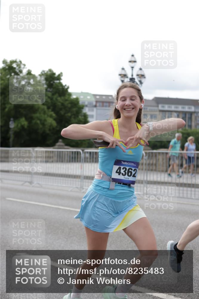 29.06.2025 - hella hamburg halbmarathon Jannik Wohlers http://msf.ph/oto/8235483 29.06.2025 10:28:38 Lombardsbrücke 1869, 2688, 3717, 4161, 4362, 4834, 4982, 5167, 6345, 7169, 8048, 12099, 12404, 12442, 14205, 15143, 15452, 15453, 15952, 15955 meine-sportfotos.de