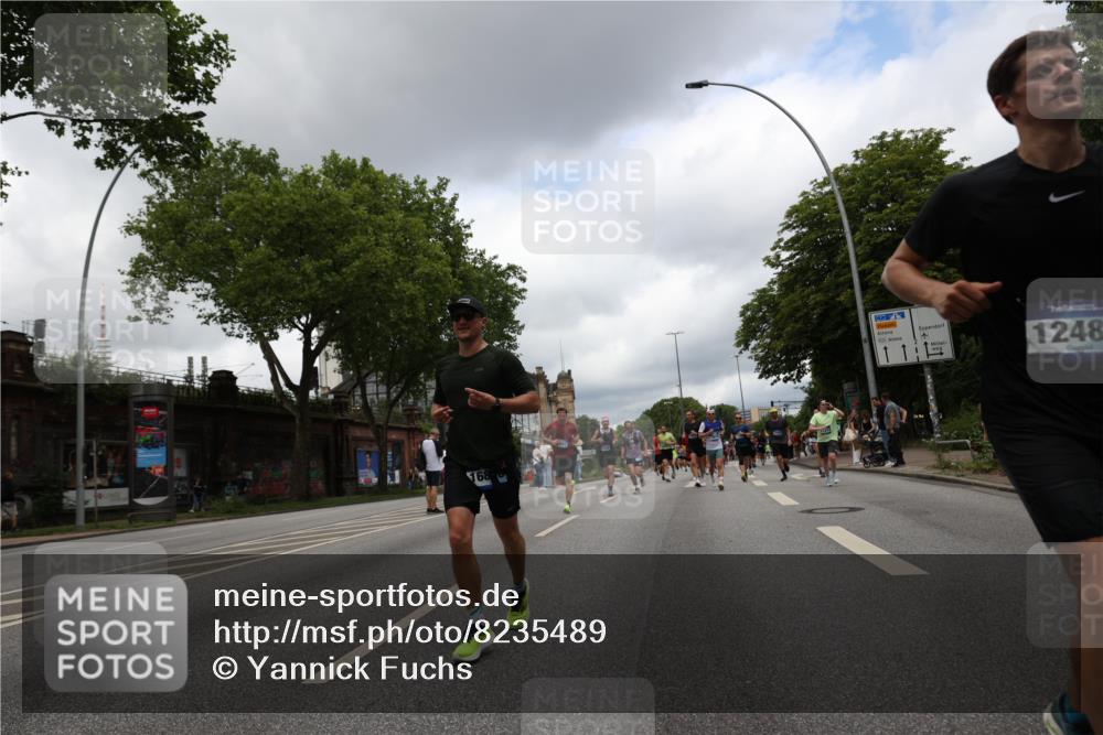 29.06.2025 - hella hamburg halbmarathon Yannick Fuchs http://msf.ph/oto/8235489 29.06.2025 10:47:05 20KM 1258, 1482, 1499, 1683, 1783, 2074, 2099, 2208, 2346, 2910, 3059, 3334, 3399, 3999, 4065, 4419, 4587, 4635, 4726, 5077, 5607, 5907, 6198, 6628, 6897, 7232, 7383, 7509, 8273, 8361, 8587, 8651, 8955, 9065, 9163, 9537, 10724, 11217, 11588, 11589, 11604, 11689, 11992, 12155, 12482, 12875, 12910, 14323, 14805, 15179, 15430, 15681, 15980, 16467, 16986, 17710, 18249, 18720, 18901, 19208, 19244 meine-sportfotos.de
