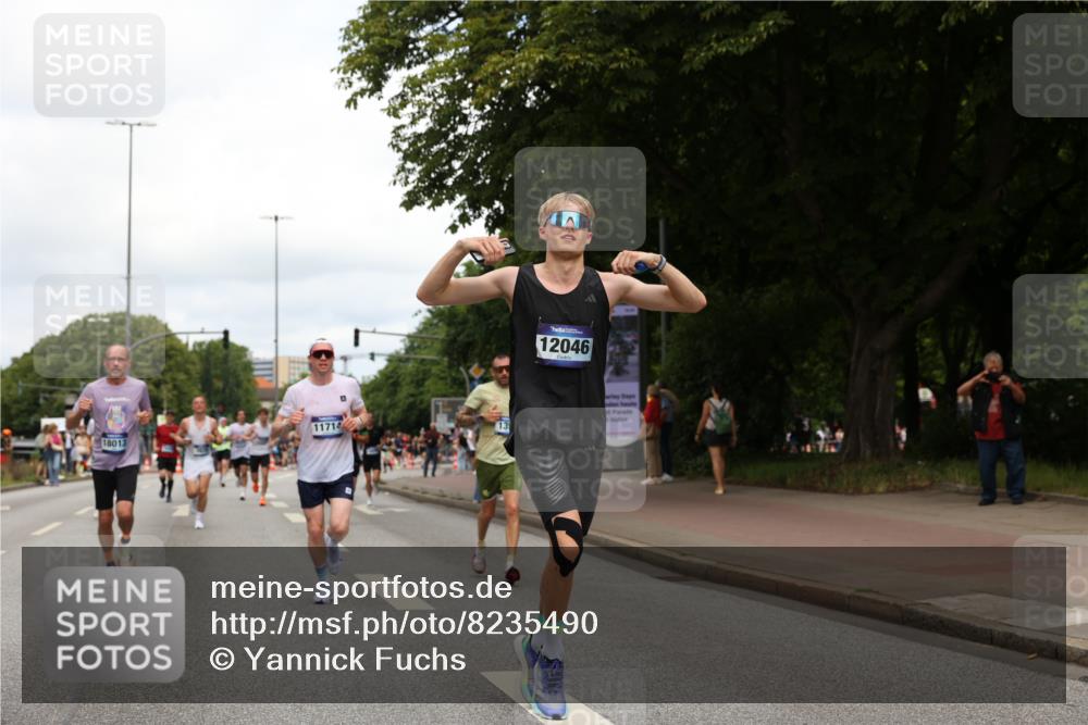 29.06.2025 - hella hamburg halbmarathon Yannick Fuchs http://msf.ph/oto/8235490 29.06.2025 10:34:29 20KM 1358, 1975, 2573, 2972, 3547, 3626, 4381, 4398, 4766, 4888, 5752, 6149, 6152, 7495, 7622, 8346, 8467, 8574, 8933, 9116, 9540, 11284, 11714, 11806, 12046, 12091, 12372, 13190, 14077, 14699, 15421, 15435, 15813, 15828, 16580, 17425, 17792, 17916, 17973, 18013, 18154 meine-sportfotos.de