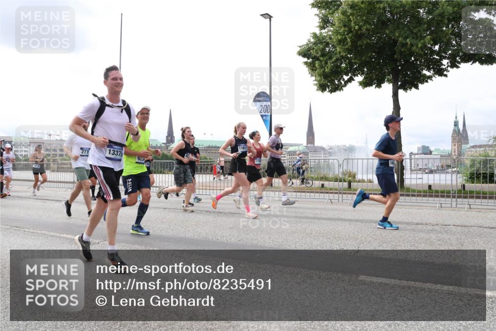 29.06.2025 - hella hamburg halbmarathon Lena Gebhardt http://msf.ph/oto/8235491 29.06.2025 10:33:40 Lombardsbrücke 1189, 1275, 1417, 1764, 1896, 1995, 2038, 2054, 2085, 2342, 2482, 2776, 2838, 3170, 3264, 3340, 3341, 3345, 3560, 3812, 4164, 4361, 4433, 4445, 4449, 4479, 4696, 4942, 5075, 5096, 5141, 5557, 5566, 5569, 5691, 5821, 5822, 5887, 6109, 6364, 6515, 6516, 6773, 6854, 6956, 6999, 7027, 7565, 7653, 7705, 8021, 8157, 8202, 8282, 8375, 8377, 8383, 8401, 8891, 9094, 9234, 9258, 9438, 9591, 9592, 9750, 9780, 9799, 9875, 9995, 10007, 10071, 10561, 11713, 11811, 11826 meine-sportfotos.de