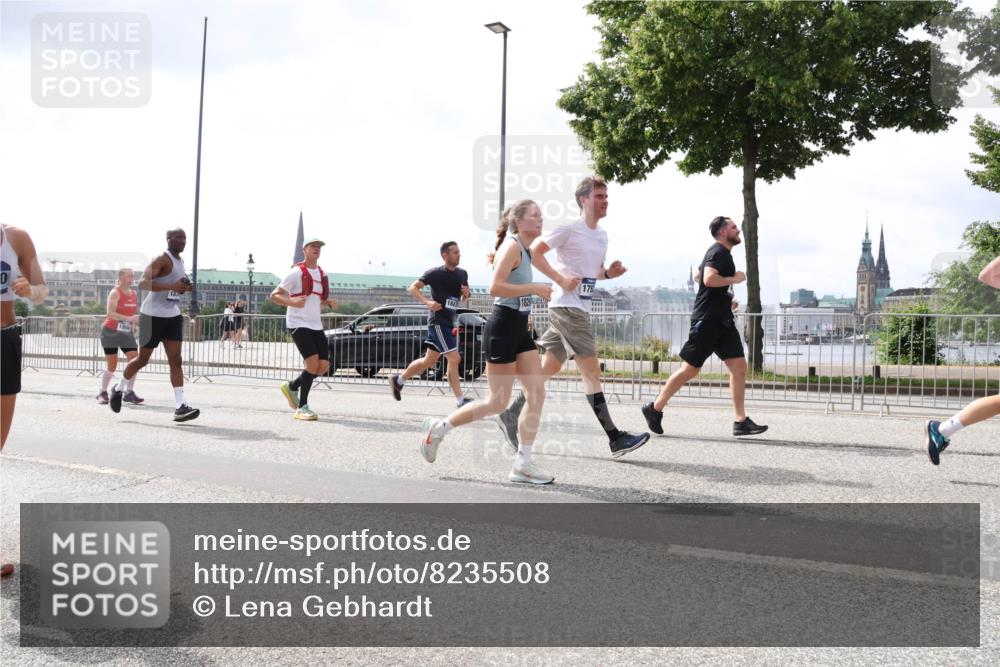 29.06.2025 - hella hamburg halbmarathon Lena Gebhardt http://msf.ph/oto/8235508 29.06.2025 10:45:11 Lombardsbrücke 1024, 1273, 1629, 1685, 1713, 1798, 1924, 2007, 2216, 2217, 2779, 3160, 3164, 3357, 3377, 3570, 3879, 3993, 4099, 4102, 4186, 4275, 4306, 4337, 4504, 4820, 4851, 5099, 5108, 5190, 5339, 5636, 5949, 6150, 6509, 6763, 6788, 6841, 6888, 6911, 6922, 6980, 7283, 7530, 7541, 7699, 7912, 8582, 8594, 8605, 8762, 8907, 9036, 9084, 9085, 9620, 10182, 10225, 10562, 10566, 10668, 10707, 11272, 11314, 12198, 12318, 12332, 12334, 12394, 13039, 13261 meine-sportfotos.de