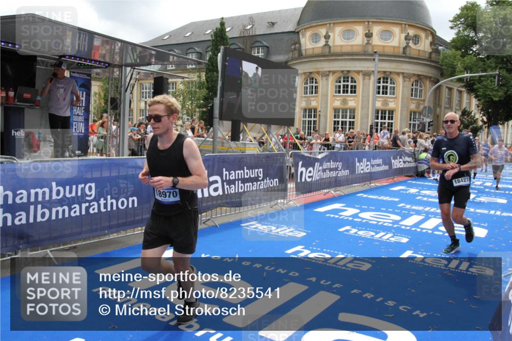 29.06.2025 - hella hamburg halbmarathon Michael Strokosch http://msf.ph/oto/8235541 29.06.2025 10:47:43 Ziel 1320, 2708, 6009, 7962, 10969, 10988, 11283, 13948, 14618, 14619, 15451, 15478, 16205, 17229, 18104, 18430, 18970, 19181 meine-sportfotos.de