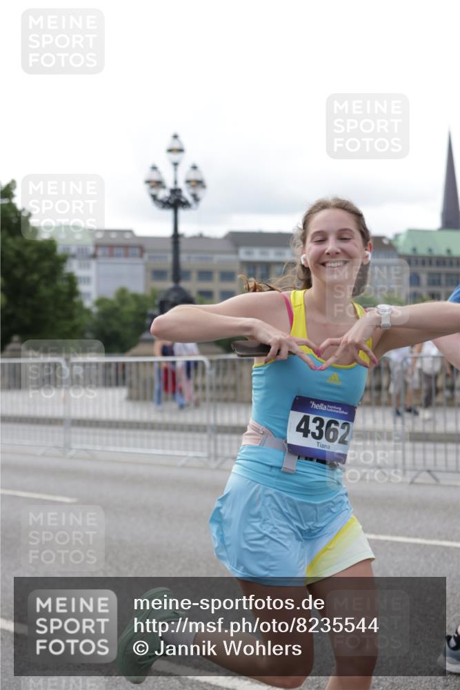 29.06.2025 - hella hamburg halbmarathon Jannik Wohlers http://msf.ph/oto/8235544 29.06.2025 10:28:38 Lombardsbrücke 1869, 2688, 3717, 4161, 4362, 4834, 4982, 5167, 6345, 7169, 8048, 12099, 12404, 12442, 14205, 15143, 15452, 15453, 15952, 15955 meine-sportfotos.de