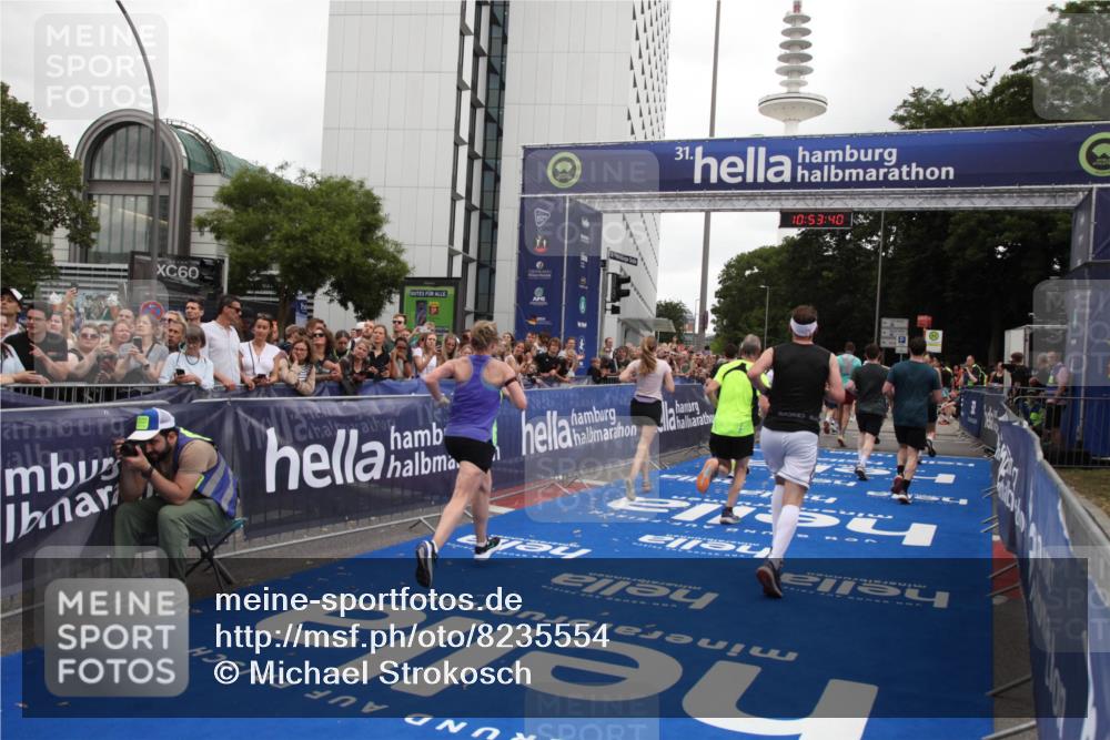 29.06.2025 - hella hamburg halbmarathon Michael Strokosch http://msf.ph/oto/8235554 29.06.2025 10:53:39 Ziel 1030, 1061, 1098, 1499, 1502, 1783, 2070, 2630, 3399, 3819, 5866, 6628, 6762, 10549, 12632, 13865, 15061, 15113, 15497, 15856, 17710, 18450, 18612, 18666, 18715 meine-sportfotos.de