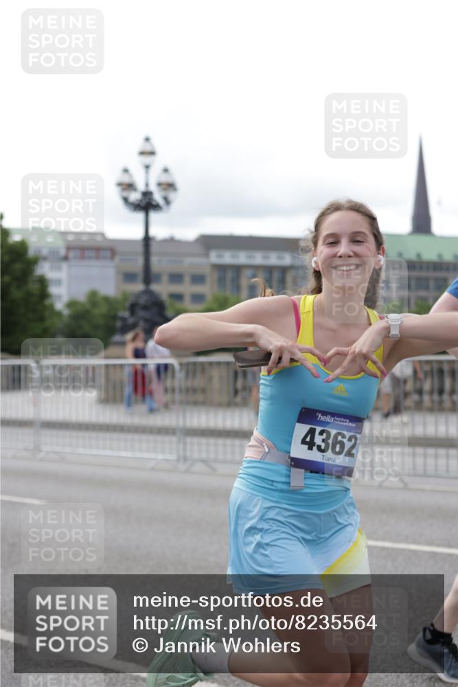 29.06.2025 - hella hamburg halbmarathon Jannik Wohlers http://msf.ph/oto/8235564 29.06.2025 10:28:38 Lombardsbrücke 1869, 2688, 3717, 4161, 4362, 4834, 4982, 5167, 6345, 7169, 8048, 12099, 12404, 12442, 14205, 15143, 15452, 15453, 15952, 15955 meine-sportfotos.de