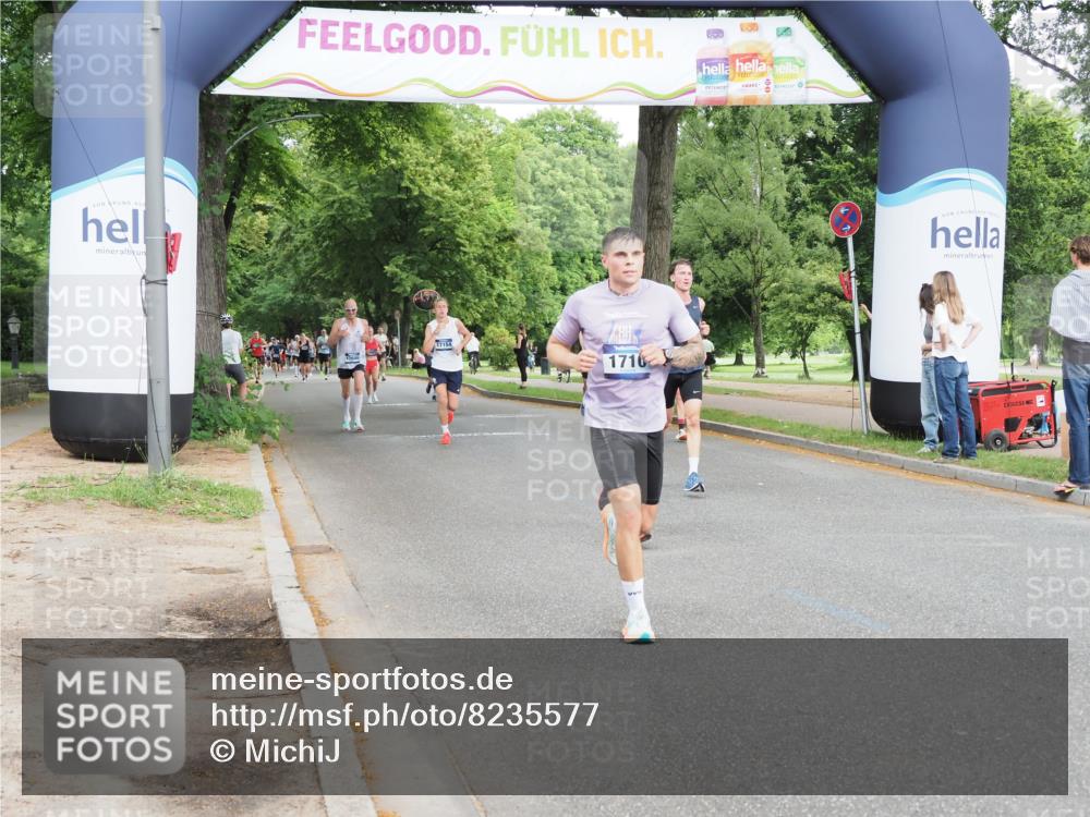 29.06.2025 - hella hamburg halbmarathon MichiJ http://msf.ph/oto/8235577 29.06.2025 10:27:02 Zwischen KM18-KM19 1710, 6684, 7229, 11952, 12137, 14688, 14992, 15888, 17726, 18276, 18529 meine-sportfotos.de