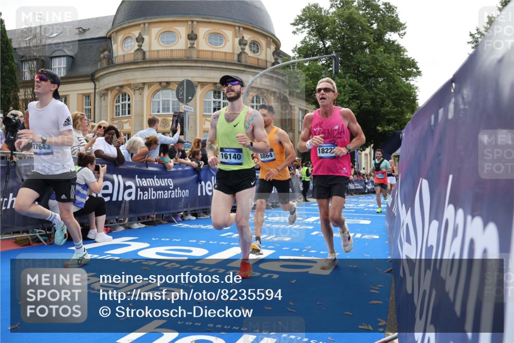 29.06.2025 - hella hamburg halbmarathon Strokosch-Dieckow http://msf.ph/oto/8235594 29.06.2025 10:34:59 Ziel 4477, 6704, 7972, 8864, 8901, 11559, 12044, 12751, 14069, 15391, 15902, 16140, 16177, 16712, 16963, 16964, 17643, 18183, 18220 meine-sportfotos.de