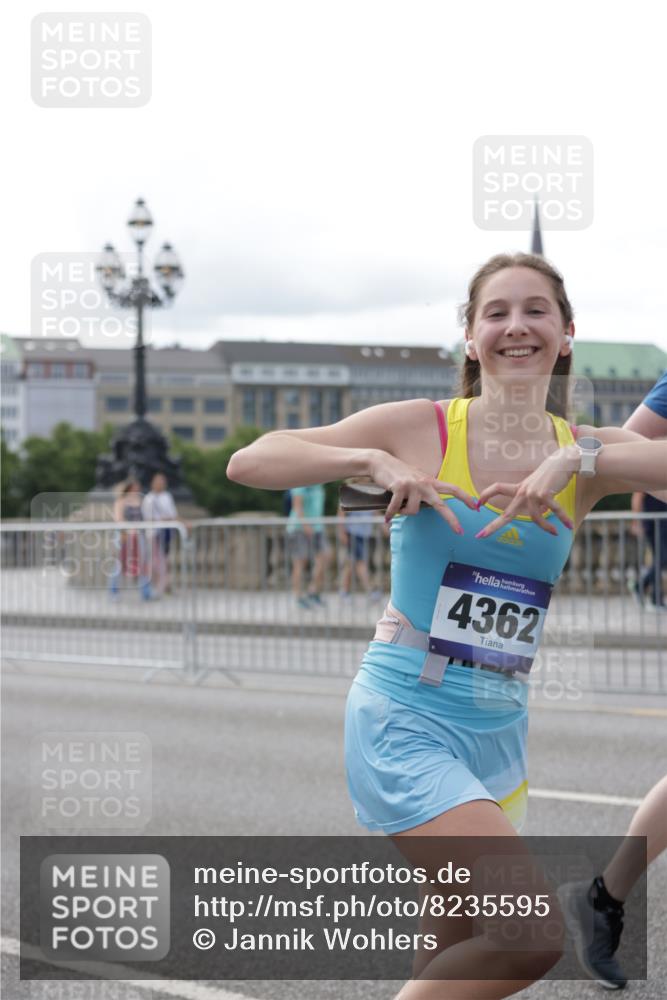 29.06.2025 - hella hamburg halbmarathon Jannik Wohlers http://msf.ph/oto/8235595 29.06.2025 10:28:38 Lombardsbrücke 1869, 2688, 3717, 4161, 4362, 4834, 4982, 5167, 6345, 7169, 8048, 12099, 12404, 12442, 14205, 15143, 15452, 15453, 15952, 15955 meine-sportfotos.de