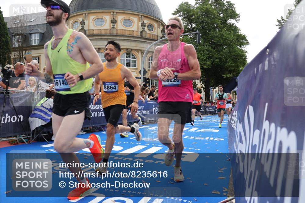 29.06.2025 - hella hamburg halbmarathon Strokosch-Dieckow http://msf.ph/oto/8235616 29.06.2025 10:34:59 Ziel 4477, 6704, 7972, 8864, 8901, 11559, 12044, 12751, 14069, 15391, 15902, 16140, 16177, 16712, 16963, 16964, 17643, 18183, 18220 meine-sportfotos.de