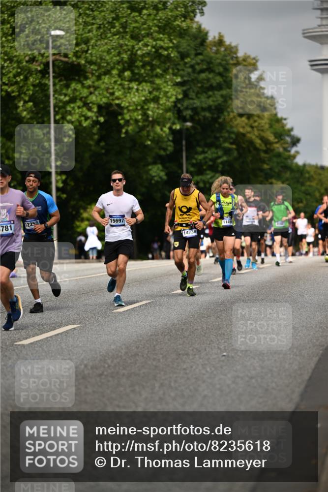 29.06.2025 - hella hamburg halbmarathon Dr. Thomas Lammeyer http://msf.ph/oto/8235618 29.06.2025 10:13:41 Kennedybrücke 1838, 3921, 5511, 7187, 7333, 7636, 8219, 9366, 9434, 9674, 9781, 10036, 10819, 10943, 11067 meine-sportfotos.de