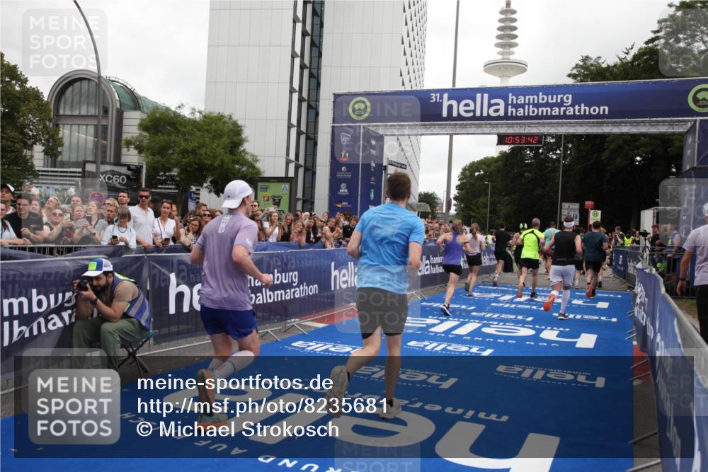 29.06.2025 - hella hamburg halbmarathon Michael Strokosch http://msf.ph/oto/8235681 29.06.2025 10:53:40 Ziel 1030, 1061, 1098, 1499, 1502, 1783, 2058, 2070, 2630, 3399, 3819, 6628, 6762, 10549, 11604, 12632, 13865, 15061, 15113, 15497, 15856, 16092, 18143, 18450, 18612, 18666, 18715 meine-sportfotos.de