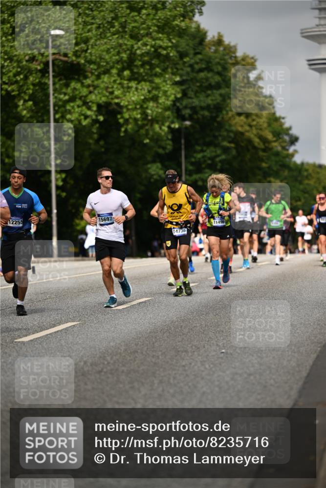 29.06.2025 - hella hamburg halbmarathon Dr. Thomas Lammeyer http://msf.ph/oto/8235716 29.06.2025 10:13:41 Kennedybrücke 1838, 3921, 5511, 7187, 7333, 7636, 8219, 9366, 9434, 9674, 9781, 10036, 10819, 10943, 11067 meine-sportfotos.de