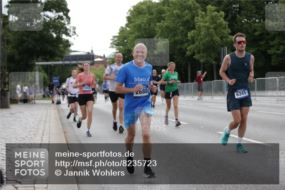 29.06.2025 - hella hamburg halbmarathon Jannik Wohlers http://msf.ph/oto/8235723 29.06.2025 10:28:43 Lombardsbrücke 1869, 2688, 4161, 4362, 4373, 4982, 6345, 7169, 7449, 8048, 10198, 11989, 12099, 12404, 12442, 12958, 13090, 14205, 15952, 15955, 16673, 18414 meine-sportfotos.de