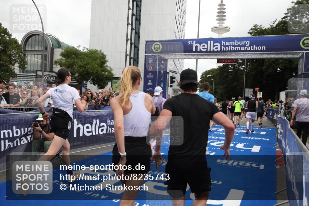 29.06.2025 - hella hamburg halbmarathon Michael Strokosch http://msf.ph/oto/8235743 29.06.2025 10:53:41 Ziel 1030, 1098, 1502, 1783, 2058, 2630, 3399, 3819, 5399, 6628, 6762, 10549, 10895, 11588, 11589, 11604, 12632, 13865, 15061, 15113, 15441, 15497, 15856, 16092, 18143, 18450, 18612, 18666, 18715 meine-sportfotos.de
