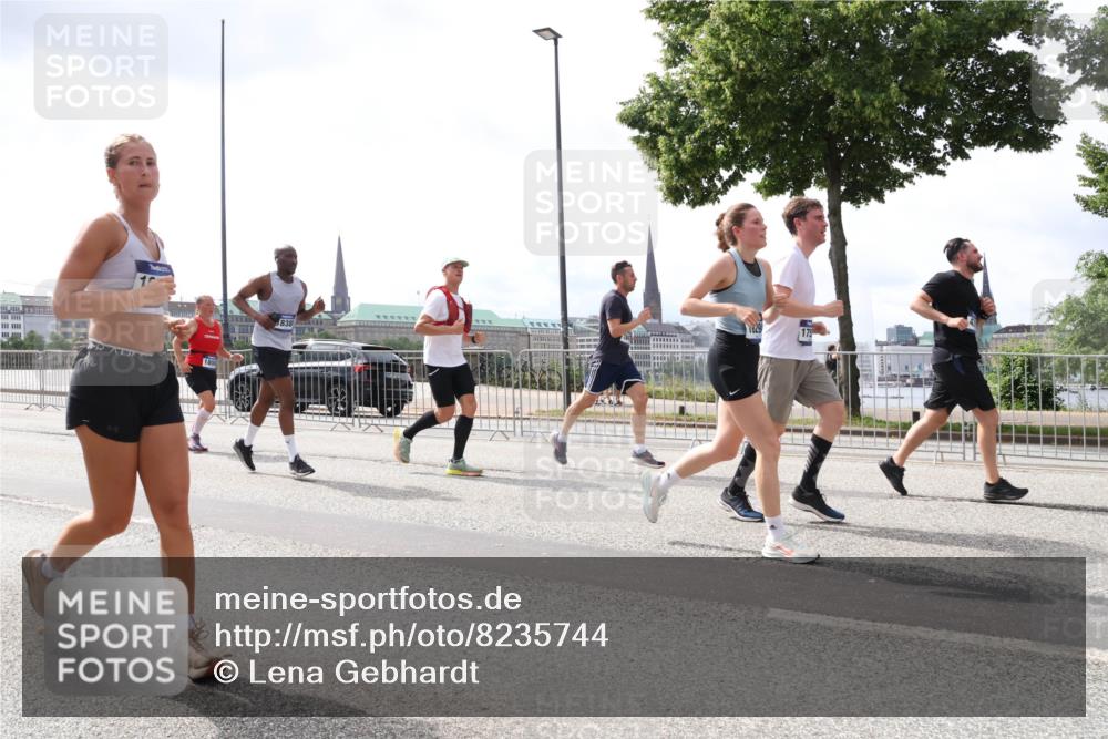 29.06.2025 - hella hamburg halbmarathon Lena Gebhardt http://msf.ph/oto/8235744 29.06.2025 10:45:11 Lombardsbrücke 1024, 1273, 1629, 1685, 1713, 1798, 1924, 2007, 2216, 2217, 2779, 3160, 3164, 3357, 3377, 3570, 3879, 3993, 4099, 4102, 4186, 4275, 4306, 4337, 4504, 4820, 4851, 5099, 5108, 5190, 5339, 5636, 5949, 6150, 6509, 6763, 6788, 6841, 6888, 6911, 6922, 6980, 7283, 7530, 7541, 7699, 7912, 8582, 8594, 8605, 8762, 8907, 9036, 9084, 9085, 9620, 10182, 10225, 10562, 10566, 10668, 10707, 11272, 11314, 12198, 12318, 12332, 12334, 12394, 13039, 13261 meine-sportfotos.de