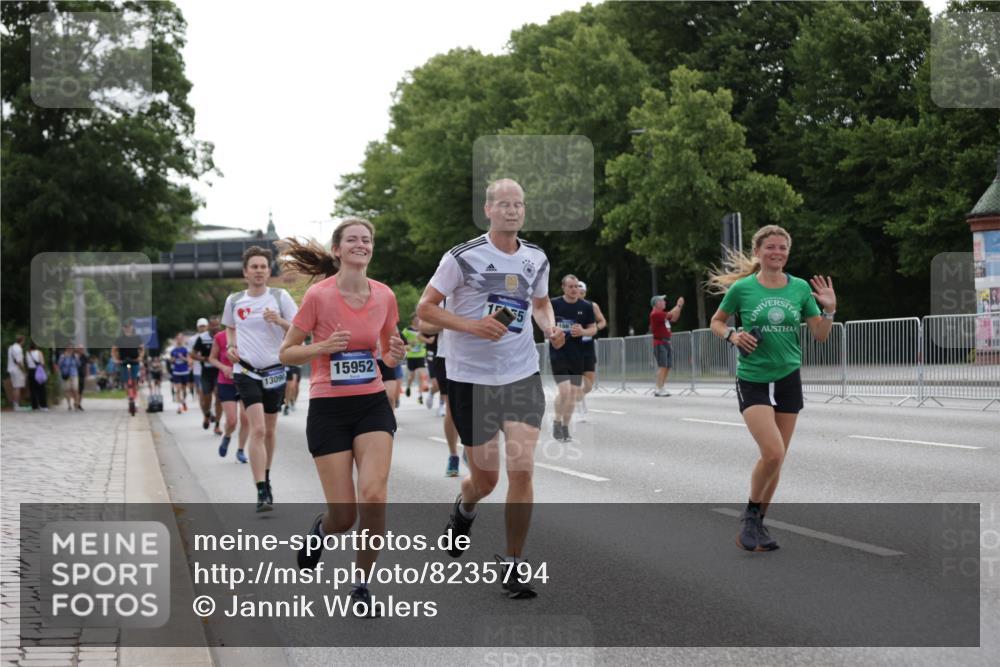 29.06.2025 - hella hamburg halbmarathon Jannik Wohlers http://msf.ph/oto/8235794 29.06.2025 10:28:45 Lombardsbrücke 2688, 4161, 4362, 4373, 4982, 6345, 7169, 7449, 8048, 10198, 10808, 11989, 12099, 12404, 12442, 12958, 13090, 15952, 15955, 16673, 18414 meine-sportfotos.de