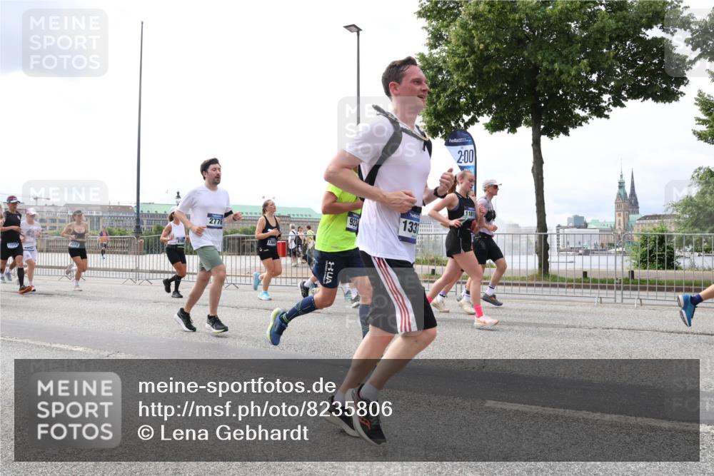 29.06.2025 - hella hamburg halbmarathon Lena Gebhardt http://msf.ph/oto/8235806 29.06.2025 10:33:41 Lombardsbrücke 1189, 1275, 1417, 1764, 1896, 1995, 2085, 2342, 2482, 2776, 2838, 3170, 3264, 3340, 3341, 3345, 3560, 3812, 4164, 4361, 4433, 4445, 4449, 4479, 4696, 4942, 5075, 5096, 5141, 5557, 5561, 5566, 5569, 5691, 5821, 5822, 5887, 6109, 6364, 6515, 6516, 6773, 6854, 6956, 6999, 7027, 7565, 7653, 7705, 8021, 8157, 8202, 8282, 8375, 8377, 8383, 8401, 8891, 9094, 9234, 9258, 9438, 9591, 9592, 9750, 9780, 9799, 9875, 9995, 10007, 10071, 10561, 11811, 11826 meine-sportfotos.de