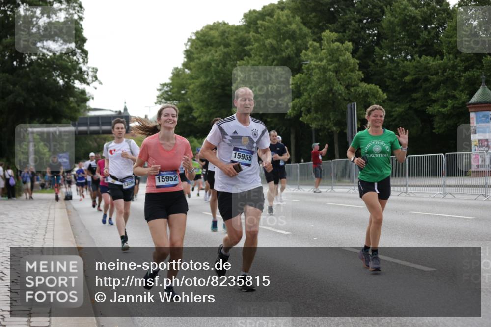 29.06.2025 - hella hamburg halbmarathon Jannik Wohlers http://msf.ph/oto/8235815 29.06.2025 10:28:45 Lombardsbrücke 2688, 4161, 4362, 4373, 4982, 6345, 7169, 7449, 8048, 10198, 10808, 11989, 12099, 12404, 12442, 12958, 13090, 15952, 15955, 16673, 18414 meine-sportfotos.de