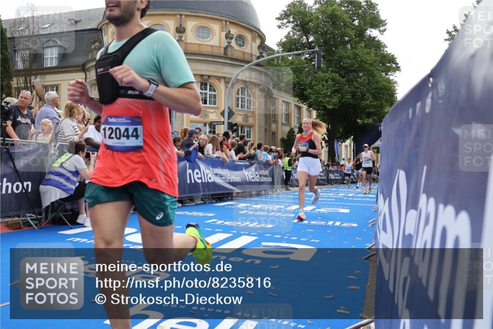 29.06.2025 - hella hamburg halbmarathon Strokosch-Dieckow http://msf.ph/oto/8235816 29.06.2025 10:35:01 Ziel 6704, 7628, 7972, 8864, 8901, 11559, 12044, 12751, 14069, 15391, 15902, 16140, 16177, 16712, 16963, 16964, 17022, 17643, 18220 meine-sportfotos.de