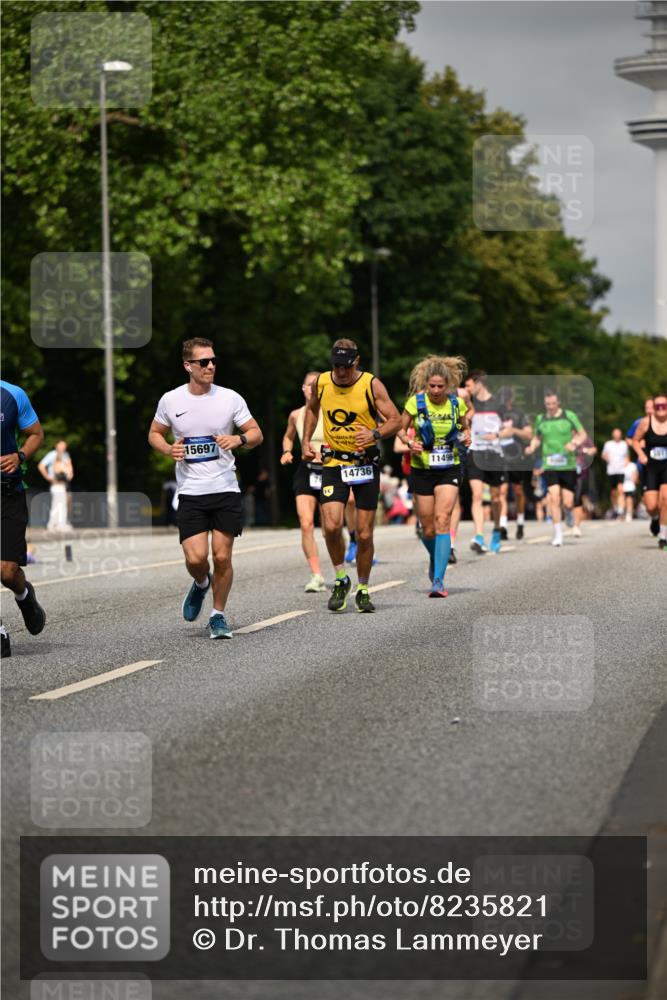 29.06.2025 - hella hamburg halbmarathon Dr. Thomas Lammeyer http://msf.ph/oto/8235821 29.06.2025 10:13:42 Kennedybrücke 1838, 3921, 5511, 7187, 7333, 7636, 8219, 9366, 9434, 9674, 9781, 10036, 10819, 10943, 11067 meine-sportfotos.de