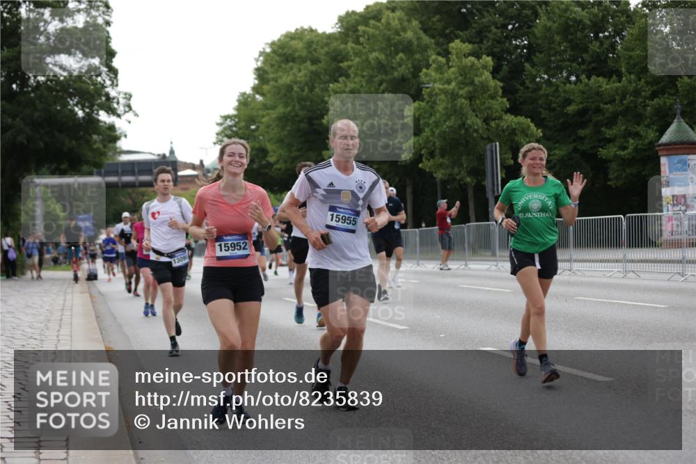 29.06.2025 - hella hamburg halbmarathon Jannik Wohlers http://msf.ph/oto/8235839 29.06.2025 10:28:45 Lombardsbrücke 2688, 4161, 4362, 4373, 4982, 6345, 7169, 7449, 8048, 10198, 10808, 11989, 12099, 12404, 12442, 12958, 13090, 15952, 15955, 16673, 18414 meine-sportfotos.de