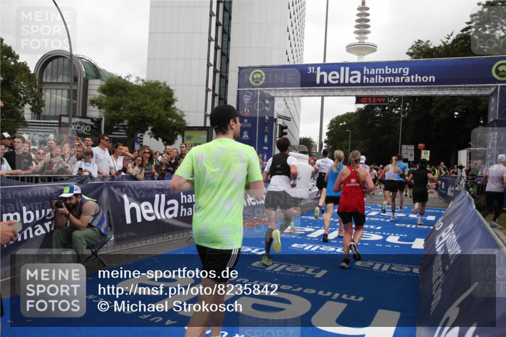29.06.2025 - hella hamburg halbmarathon Michael Strokosch http://msf.ph/oto/8235842 29.06.2025 10:53:43 Ziel 1030, 1502, 1783, 2058, 2082, 2630, 3399, 3819, 5399, 6628, 6762, 10549, 10895, 11588, 11589, 11604, 12632, 13865, 14702, 15061, 15441, 15856, 16092, 17482, 18143, 18514, 18666, 18715 meine-sportfotos.de