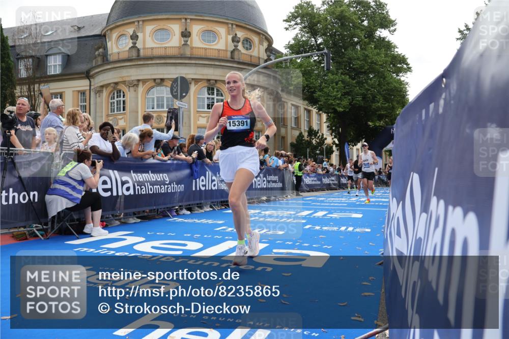 29.06.2025 - hella hamburg halbmarathon Strokosch-Dieckow http://msf.ph/oto/8235865 29.06.2025 10:35:02 Ziel 7628, 7972, 8864, 8901, 11559, 12044, 14069, 15391, 15902, 16140, 16177, 16963, 16964, 17022, 17643, 18220 meine-sportfotos.de