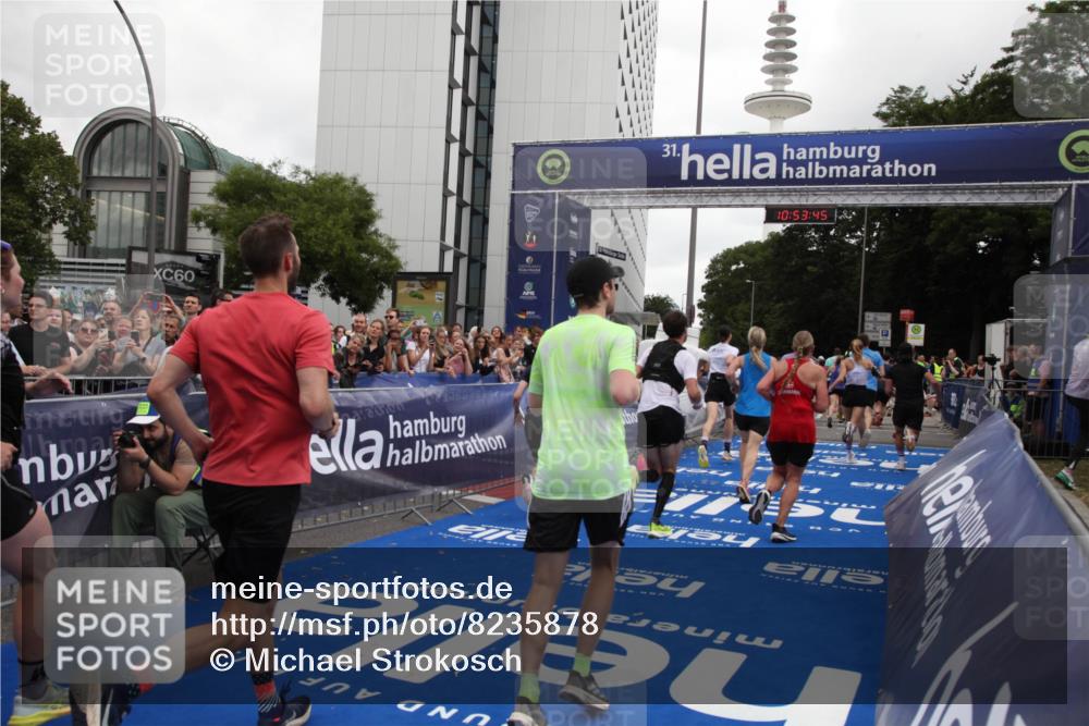 29.06.2025 - hella hamburg halbmarathon Michael Strokosch http://msf.ph/oto/8235878 29.06.2025 10:53:43 Ziel 1030, 1502, 1783, 2058, 2082, 2630, 3399, 3819, 5399, 6628, 6762, 10549, 10895, 11588, 11589, 11604, 12632, 13865, 14702, 15061, 15441, 15856, 16092, 17482, 18143, 18514, 18666, 18715 meine-sportfotos.de