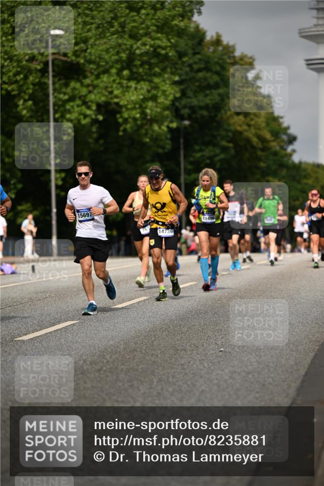 29.06.2025 - hella hamburg halbmarathon Dr. Thomas Lammeyer http://msf.ph/oto/8235881 29.06.2025 10:13:42 Kennedybrücke 1838, 3921, 5511, 7187, 7333, 7636, 8219, 9366, 9434, 9674, 9781, 10036, 10819, 10943, 11067 meine-sportfotos.de
