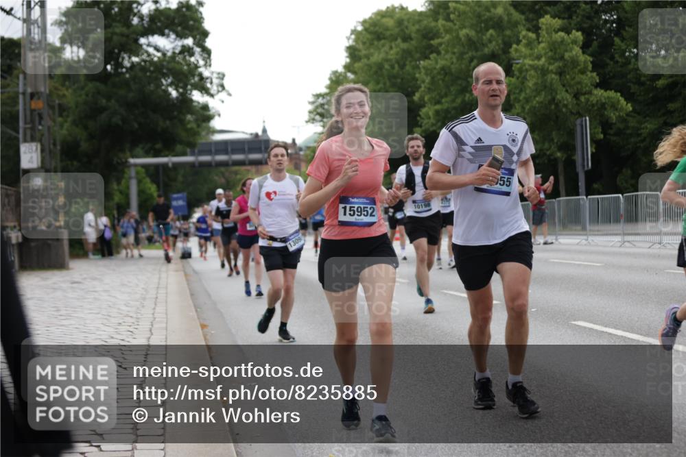 29.06.2025 - hella hamburg halbmarathon Jannik Wohlers http://msf.ph/oto/8235885 29.06.2025 10:28:46 Lombardsbrücke 1230, 2688, 4161, 4362, 4373, 4982, 6345, 7169, 7449, 8048, 10198, 10641, 10808, 11989, 12099, 12404, 12442, 12958, 13090, 15952, 15955, 16673, 18414 meine-sportfotos.de