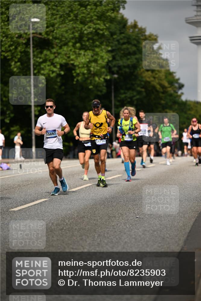 29.06.2025 - hella hamburg halbmarathon Dr. Thomas Lammeyer http://msf.ph/oto/8235903 29.06.2025 10:13:42 Kennedybrücke 1838, 3921, 5511, 7187, 7333, 7636, 8219, 9366, 9434, 9674, 9781, 10036, 10819, 10943, 11067 meine-sportfotos.de