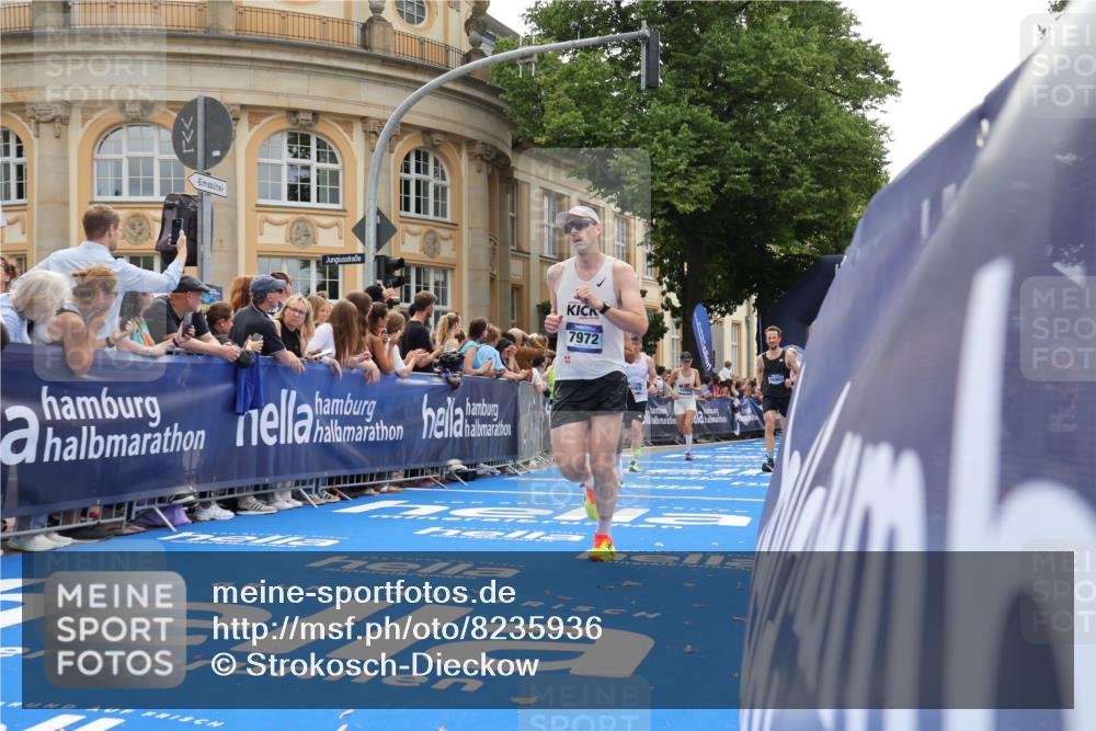 29.06.2025 - hella hamburg halbmarathon Strokosch-Dieckow http://msf.ph/oto/8235936 29.06.2025 10:35:04 Ziel 4740, 7628, 7972, 8901, 11559, 12044, 14069, 15391, 15902, 16177, 16963, 16964, 17022 meine-sportfotos.de