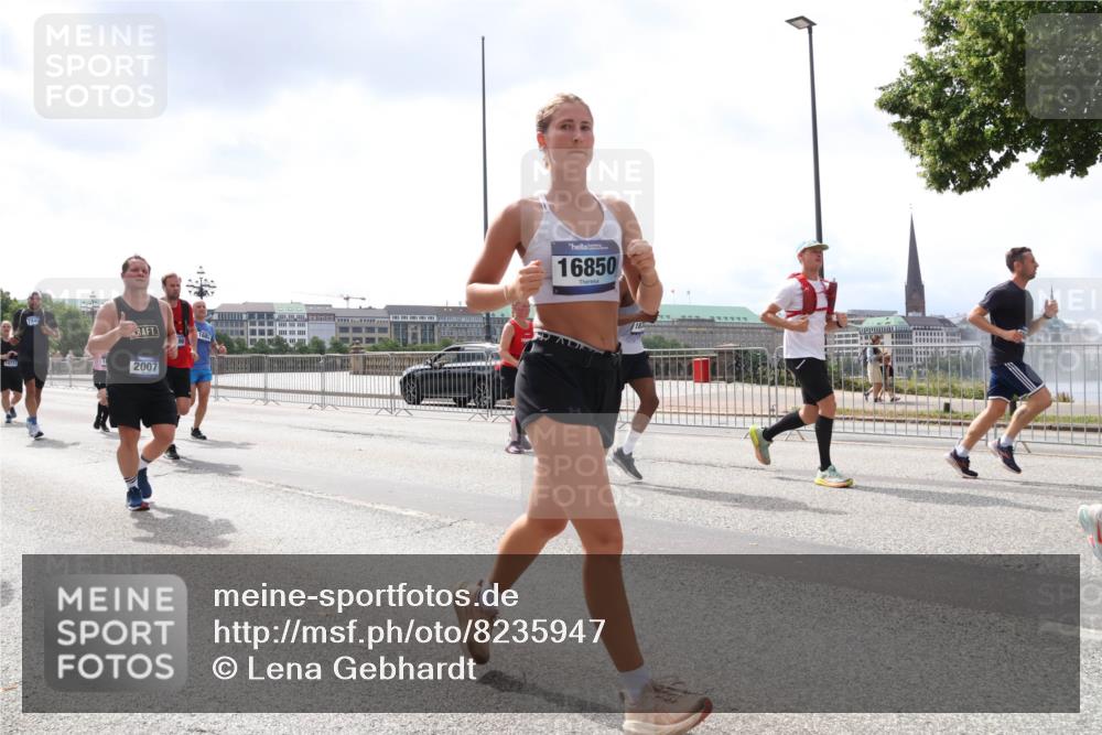 29.06.2025 - hella hamburg halbmarathon Lena Gebhardt http://msf.ph/oto/8235947 29.06.2025 10:45:12 Lombardsbrücke 1024, 1273, 1629, 1685, 1713, 1798, 1924, 2007, 2216, 2217, 2779, 3160, 3164, 3357, 3377, 3570, 3879, 3993, 4099, 4102, 4186, 4275, 4306, 4337, 4504, 4820, 4851, 5099, 5108, 5190, 5339, 5636, 5949, 6150, 6509, 6763, 6788, 6841, 6888, 6911, 6922, 6980, 7283, 7530, 7541, 7699, 7859, 7912, 8582, 8594, 8605, 8762, 8907, 9036, 9084, 9085, 9620, 10182, 10225, 10562, 10566, 10668, 10707, 11272, 11314, 12198, 12318, 12332, 12334, 12394, 13039, 13261 meine-sportfotos.de