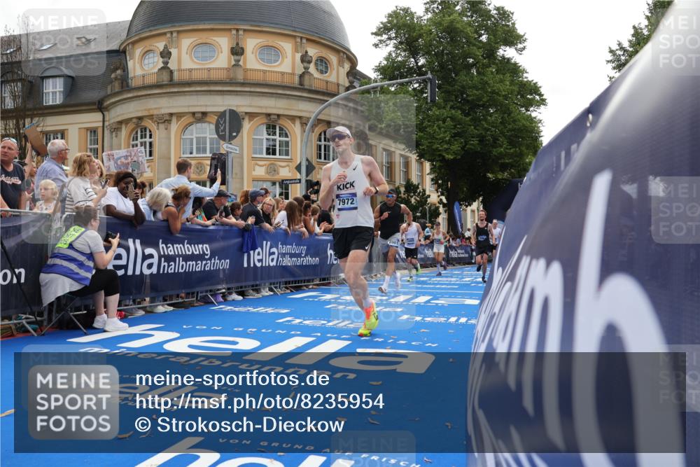 29.06.2025 - hella hamburg halbmarathon Strokosch-Dieckow http://msf.ph/oto/8235954 29.06.2025 10:35:04 Ziel 4740, 7628, 7972, 8901, 11559, 12044, 14069, 15391, 15902, 16177, 16963, 16964, 17022 meine-sportfotos.de