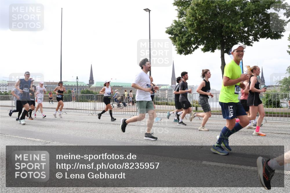 29.06.2025 - hella hamburg halbmarathon Lena Gebhardt http://msf.ph/oto/8235957 29.06.2025 10:33:41 Lombardsbrücke 1189, 1275, 1417, 1764, 1896, 1995, 2085, 2342, 2482, 2776, 2838, 3170, 3264, 3340, 3341, 3345, 3560, 3812, 4164, 4361, 4433, 4445, 4449, 4479, 4696, 4942, 5075, 5096, 5141, 5557, 5561, 5566, 5569, 5691, 5821, 5822, 5887, 6109, 6364, 6515, 6516, 6773, 6854, 6956, 6999, 7027, 7565, 7653, 7705, 8021, 8157, 8202, 8282, 8375, 8377, 8383, 8401, 8891, 9094, 9234, 9258, 9438, 9591, 9592, 9750, 9780, 9799, 9875, 9995, 10007, 10071, 10561, 11811, 11826 meine-sportfotos.de