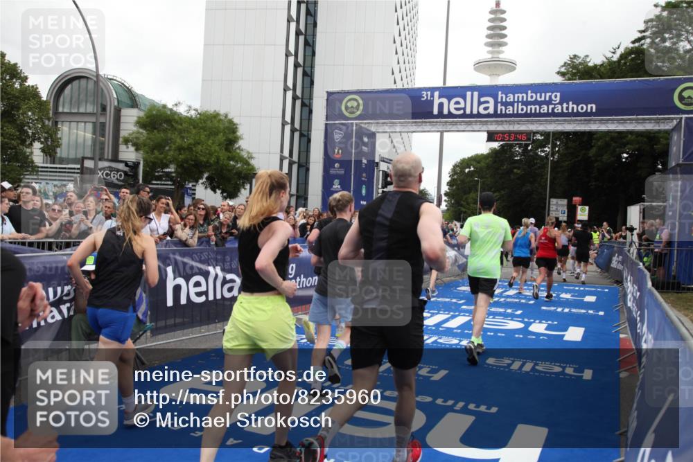 29.06.2025 - hella hamburg halbmarathon Michael Strokosch http://msf.ph/oto/8235960 29.06.2025 10:53:45 Ziel 1502, 2058, 2082, 2518, 2630, 3819, 5399, 6762, 8335, 10549, 10895, 11588, 11589, 11604, 12632, 13865, 14702, 14818, 15061, 15441, 15856, 16092, 17482, 18143, 18514, 18666, 18715 meine-sportfotos.de