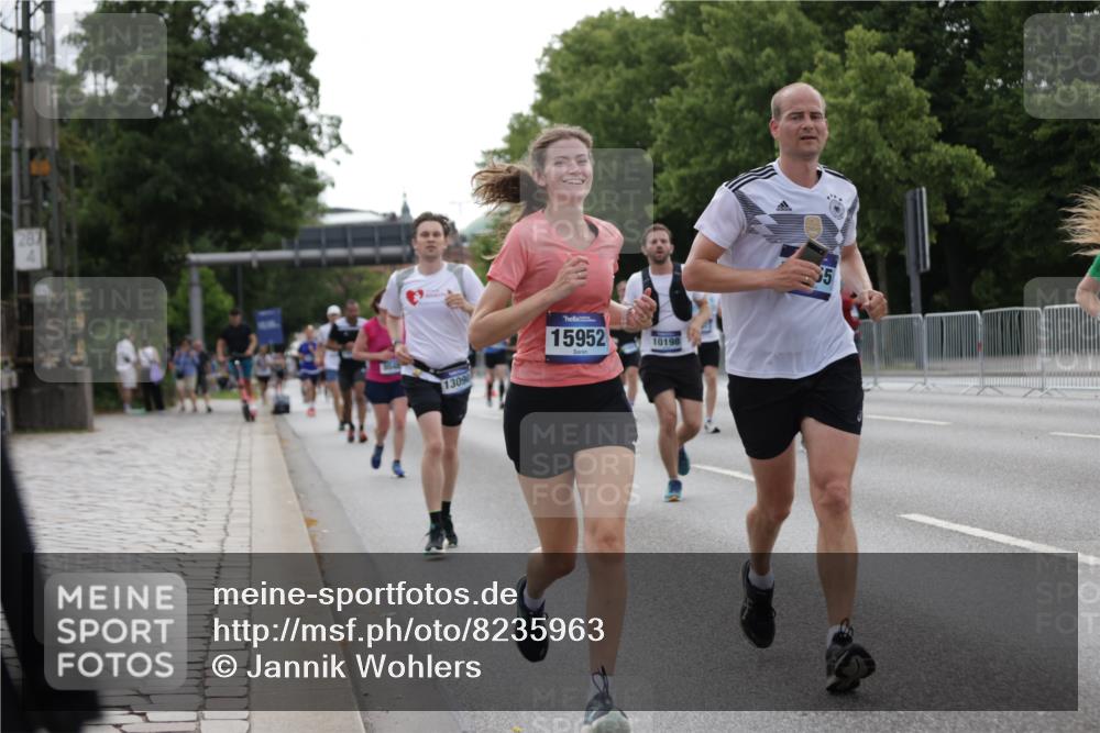 29.06.2025 - hella hamburg halbmarathon Jannik Wohlers http://msf.ph/oto/8235963 29.06.2025 10:28:46 Lombardsbrücke 1230, 2688, 4161, 4362, 4373, 4982, 6345, 7169, 7449, 8048, 10198, 10641, 10808, 11989, 12099, 12404, 12442, 12958, 13090, 15952, 15955, 16673, 18414 meine-sportfotos.de