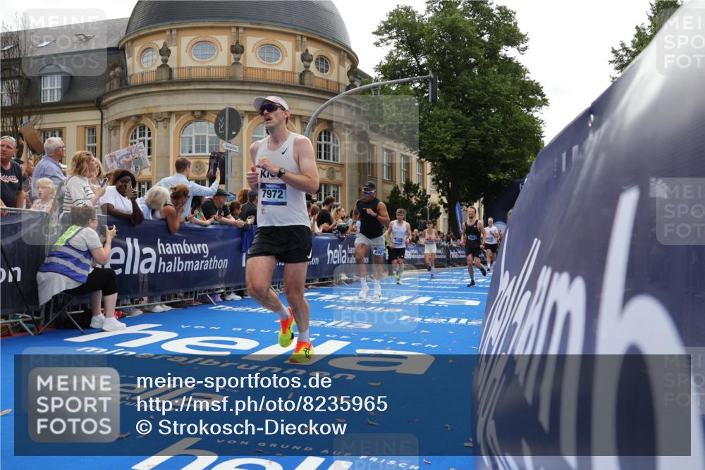 29.06.2025 - hella hamburg halbmarathon Strokosch-Dieckow http://msf.ph/oto/8235965 29.06.2025 10:35:05 Ziel 4740, 7628, 7972, 8901, 11559, 12044, 14069, 15391, 15415, 16963, 16964, 17022 meine-sportfotos.de
