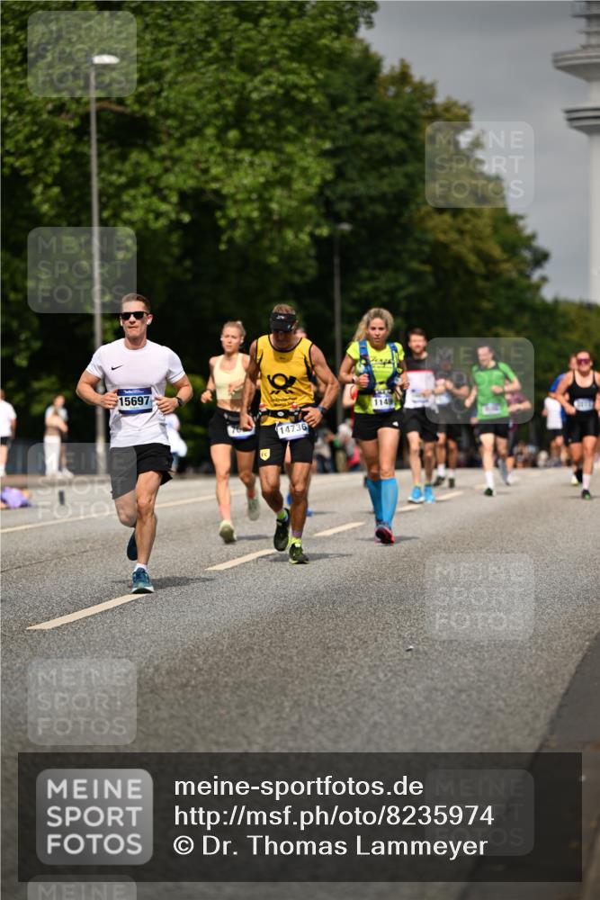29.06.2025 - hella hamburg halbmarathon Dr. Thomas Lammeyer http://msf.ph/oto/8235974 29.06.2025 10:13:42 Kennedybrücke 1838, 3921, 5511, 7187, 7333, 7636, 8219, 9366, 9434, 9674, 9781, 10036, 10819, 10943, 11067 meine-sportfotos.de