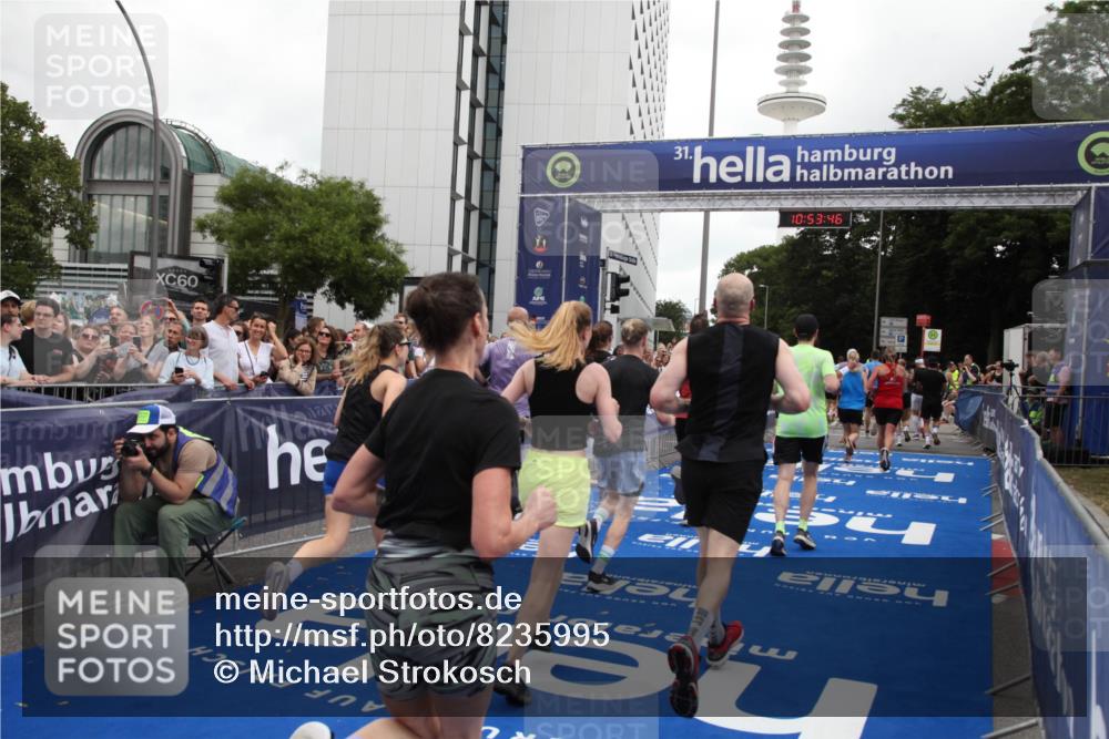 29.06.2025 - hella hamburg halbmarathon Michael Strokosch http://msf.ph/oto/8235995 29.06.2025 10:53:45 Ziel 1502, 2058, 2082, 2518, 2630, 3819, 5399, 6762, 8335, 10549, 10895, 11588, 11589, 11604, 12632, 13865, 14702, 14818, 15061, 15441, 15856, 16092, 17482, 18143, 18514, 18666, 18715 meine-sportfotos.de