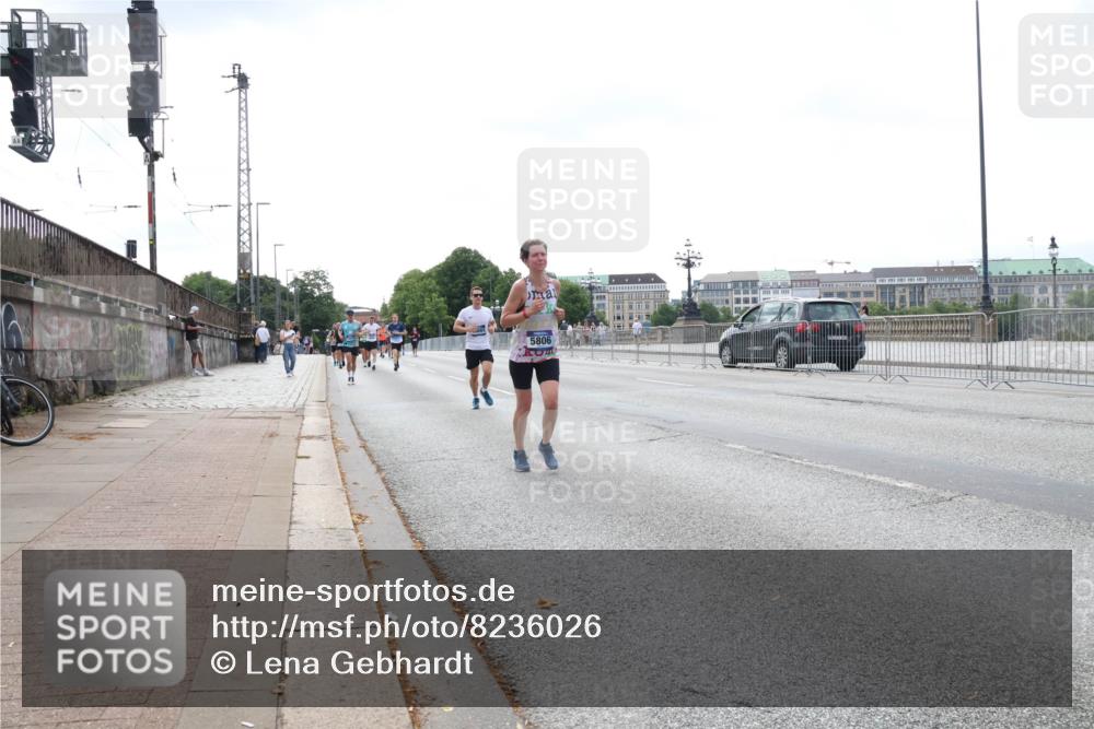 29.06.2025 - hella hamburg halbmarathon Lena Gebhardt http://msf.ph/oto/8236026 29.06.2025 10:09:31 Lombardsbrücke 1147, 1188, 1456, 1483, 1513, 1823, 1838, 2978, 4859, 5806, 5885, 6674, 7187, 8090, 8685, 9297, 9306, 9718, 9988, 10194, 10819, 11067, 11496, 12156, 12255, 12509, 12862, 13210, 13660, 13739, 14736, 15697, 16688, 16918, 17347, 17630, 18076, 18440, 18726, 18727, 19166, 19242 meine-sportfotos.de